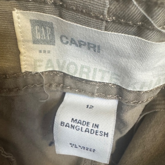 Size 12 Women's Khaki Capri - Picture 4 of 8
